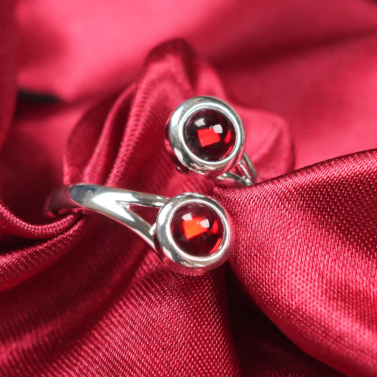 Art Pewter Celtic Birthstone Ring - Silver Plated Pewter - Made in Scotland - January (Gamet)