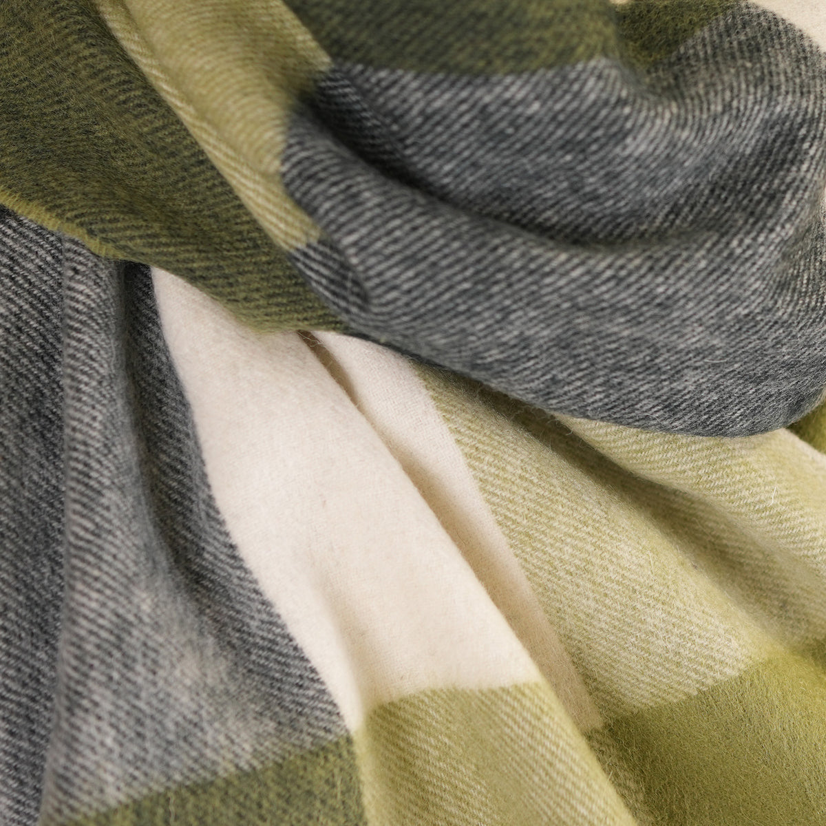 Heritage of Scotland 100% Lambswool Wide Scarf Soft Unisex Winter Wrap - Tartan & Check Designs - 3 SQUARE GREEN