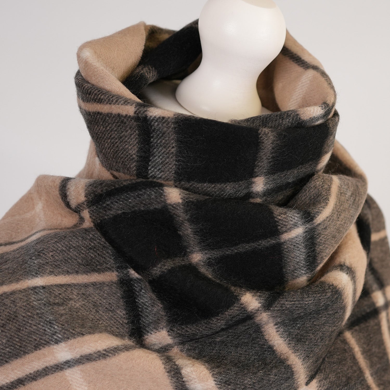 Edinburgh Cashmere Scarf Forrester Black White