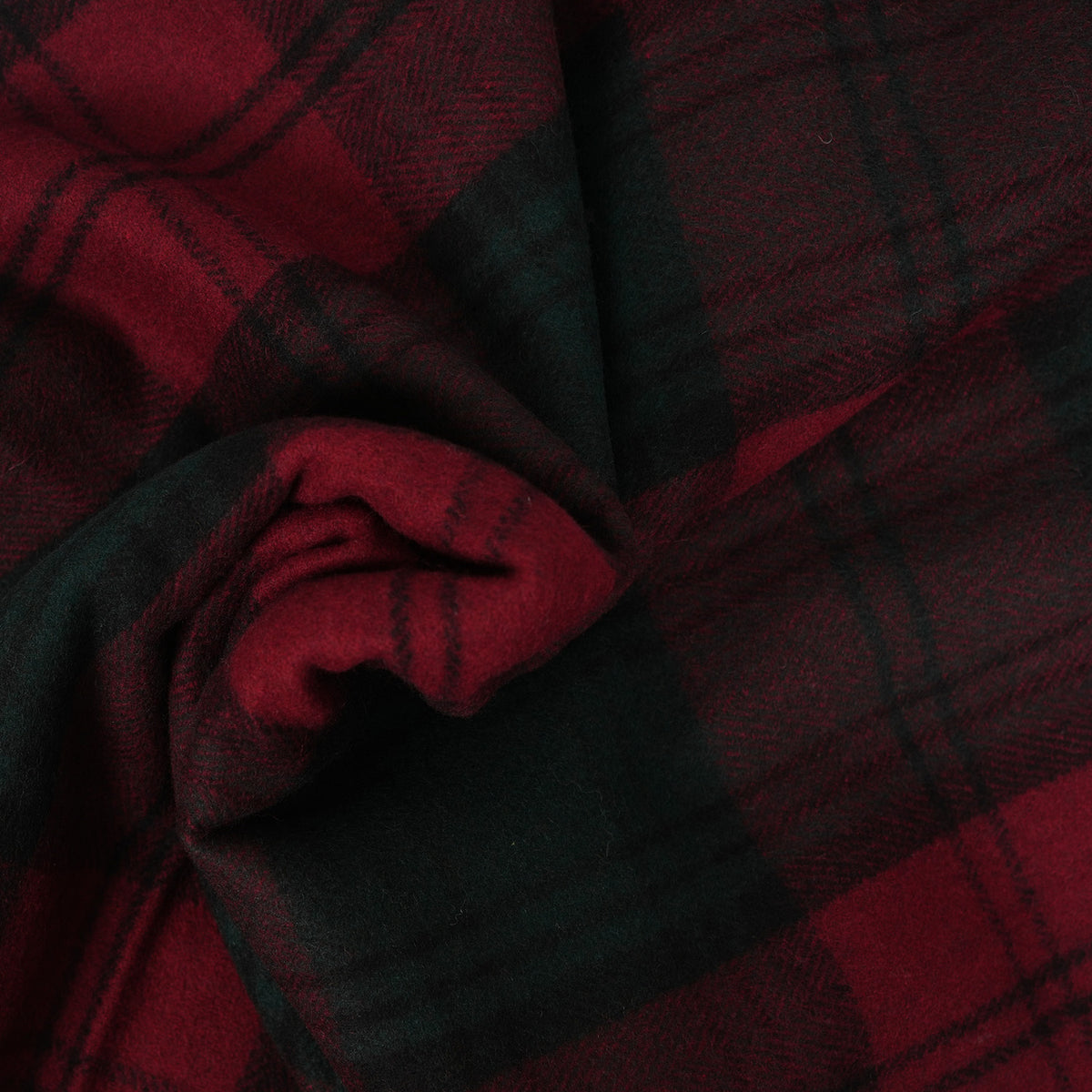 Scottish Tartan Wool-Blend Blanket Throw – Highland Comfort - Highland Wool Blend Tartan Blanket Throw - LINDSAY