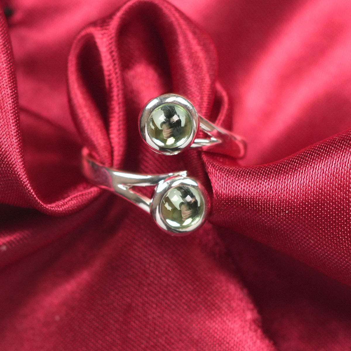 Art Pewter Celtic Birthstone Ring - Silver Plated Pewter - Made in Scotland - August (Peridot)