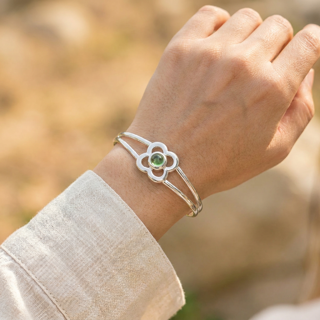Art Pewter Birthstone Bangle - Silver Plated Pewter - Made in Scotland - August (Peridot)
