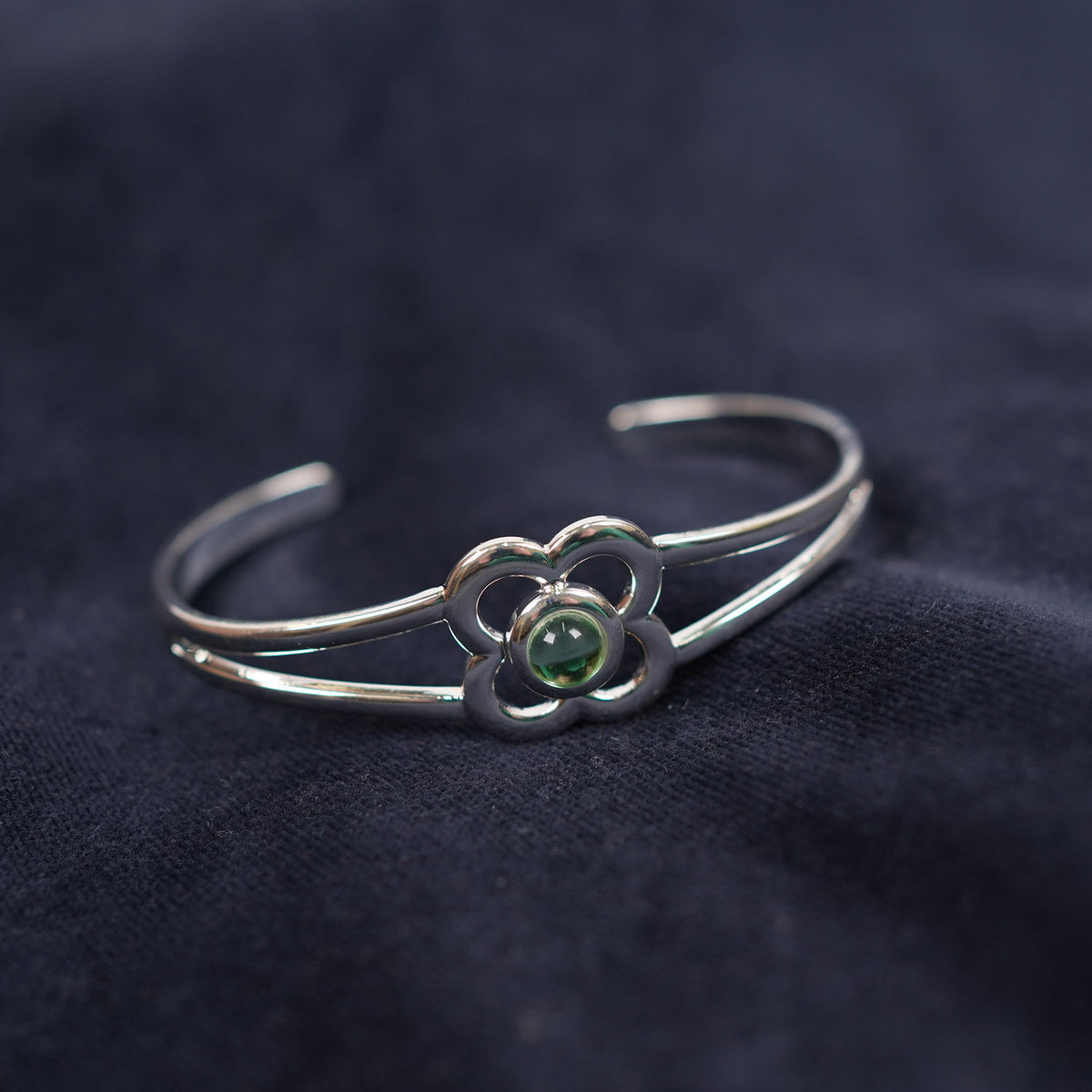 Art Pewter Birthstone Bangle - Silver Plated Pewter - Made in Scotland - August (Peridot)